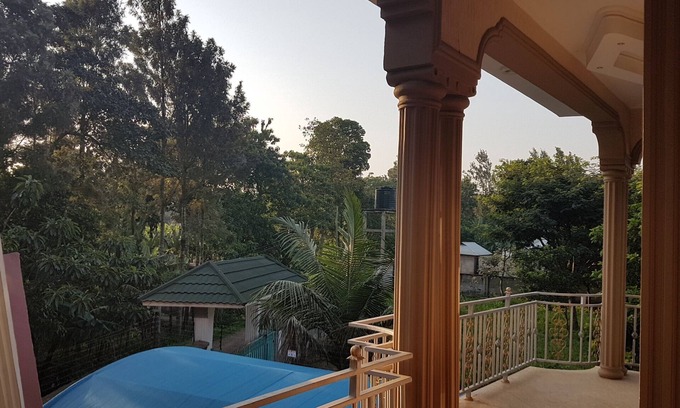 Arusha House | Classic & fully furnished 3 bedroom apartment; 5 minutes from the city center.