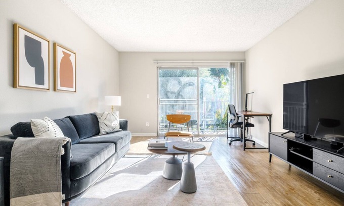 Atwater Village Apartment | Classic Glendale 1BR w/Gym, Pool, walkable location, by Blueground