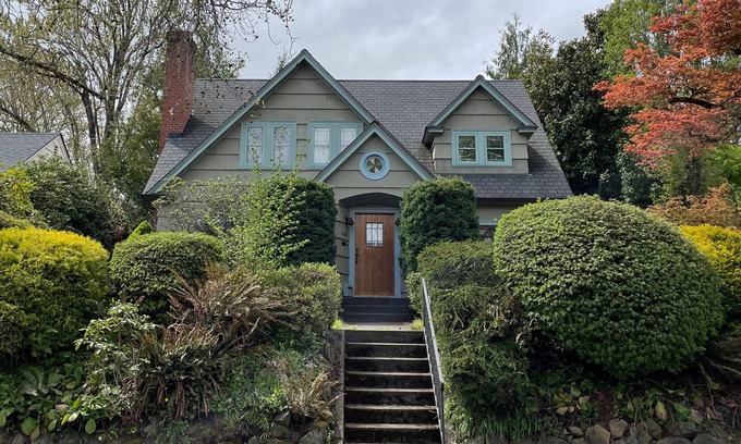 College Hill House | Classic home on College Hill with five beds, private yard, hot tub, and grill.