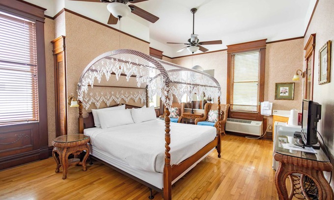 Historic Seaport Apartment | Classic King & Private Balcony - Curry Mansion Inn