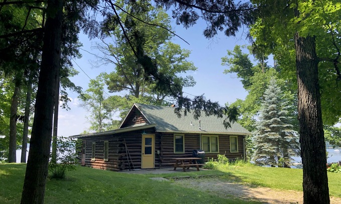 Longville Cabin | Classic Lakeside Log Cabin with Panoramic Views . Fish, Swim, Relax!