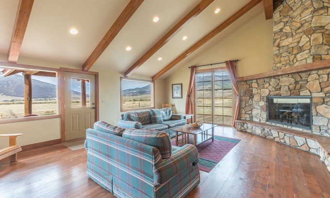 Creede House | Classic Log Cabin - Amazing Views - ATV Parking - Close to Town