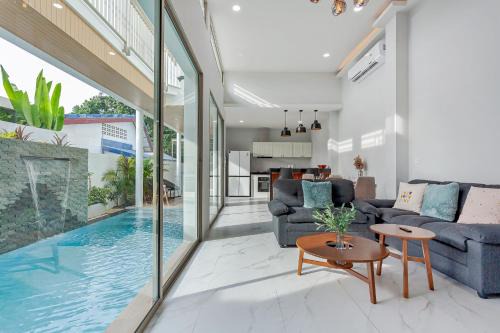 Ban Saiyuan Villa | Classic Modern Pool Villas Rawai 3BR