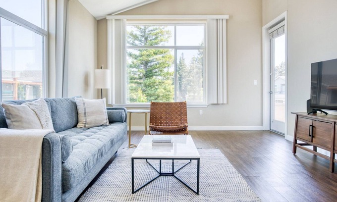 Mountain View Apartment | Classic Mountain View 1BR w/Pool + Gym, near Target + TJ, by Blueground