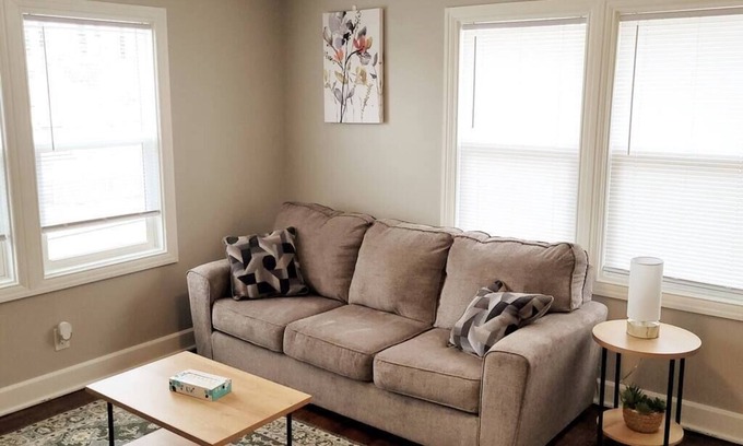 Joslyn Castle Apartment | Classic on Wakeley Su