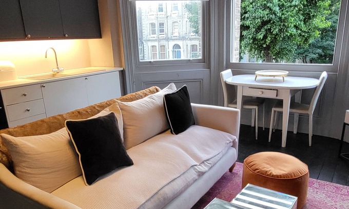 Hove Apartment | Classic One Bedroom in Central Hove