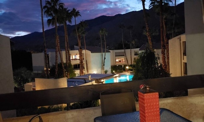 Tahquitz River Estates Condo | Classic Palm Springs Mountain View Condo