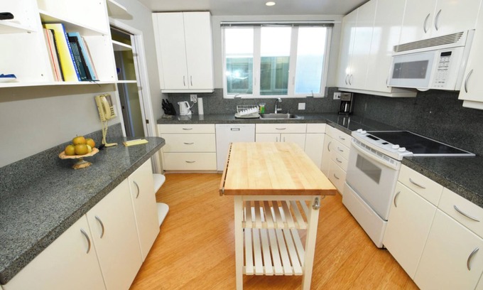 Eureka Valley Condo | Classic & Peaceful Condo, Fully Furnished 2BD/2BA Condo w/1 Car Garage Parking