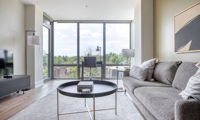 Pentagon City Apartment | Classic Pentagon City 1BR w/Doorman & Gym, nr Shopping, by Blueground