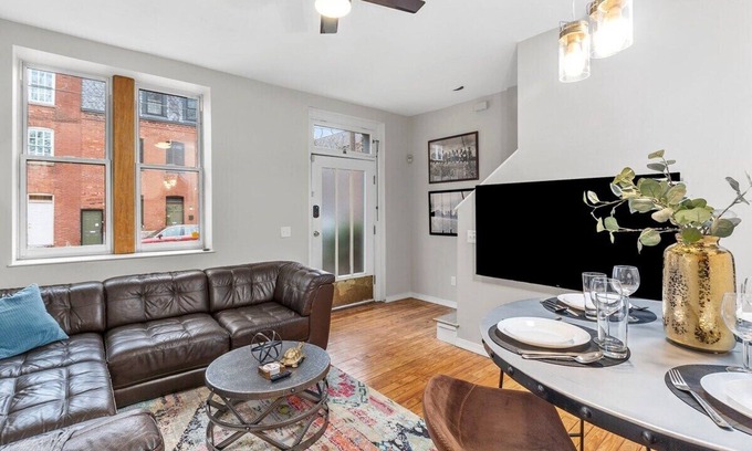 Soulard Apartment | Classic Soulard 2BD King Master & Private Deck