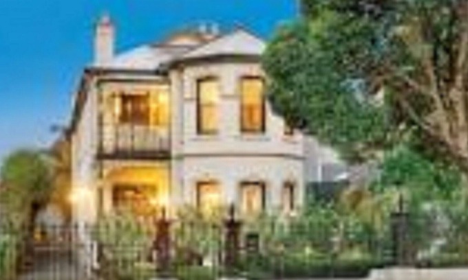 Hawthorn House | Classic Victorian Home+Pool 8kms CBD close public transport, park, restaurants