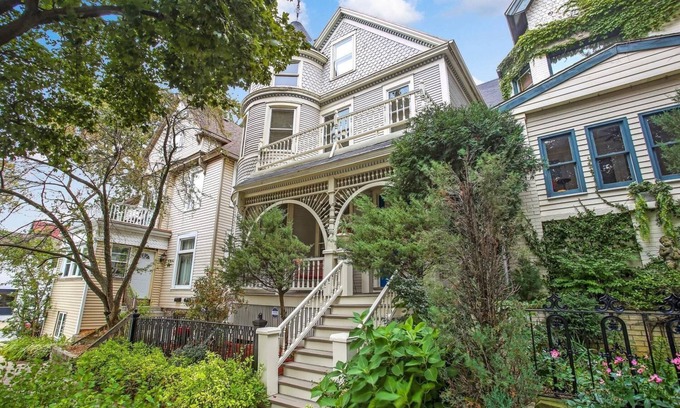 Lower East Side House | Classic Victorian with modern amenities in the heart of Downtown Milwaukee