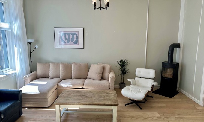 Oslo City Centre Condo | Classical 3 bedroom, 2 bath, minutes walk from Royal Palace, Shopping & Downtown