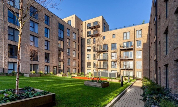 Childs Hill Apartment | Classy Cricklewood Home