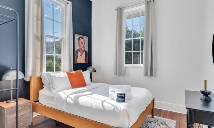 East Riverside Apartment | Classy Magazine St Apartment | Parking + Laundry