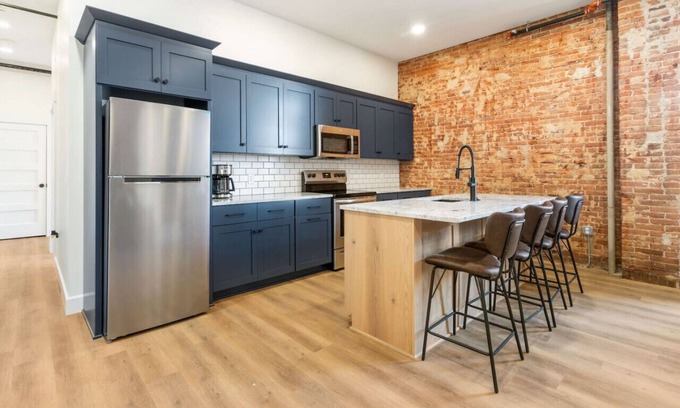 Millersburg Apartment | Clay St. Suite - American Hall