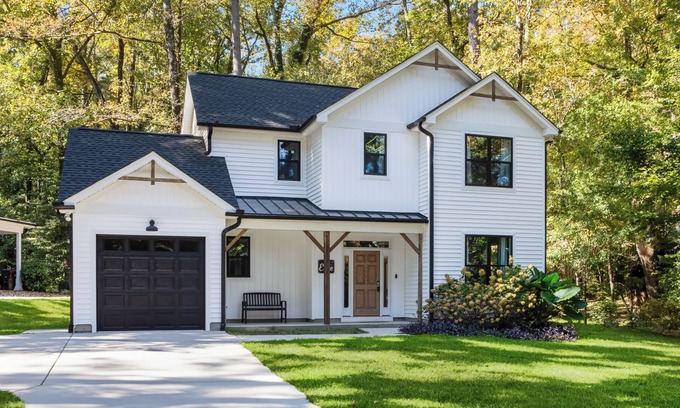 Clayton House | Clayton 3BR Modern Farmhouse & Downtown Sleeps 8