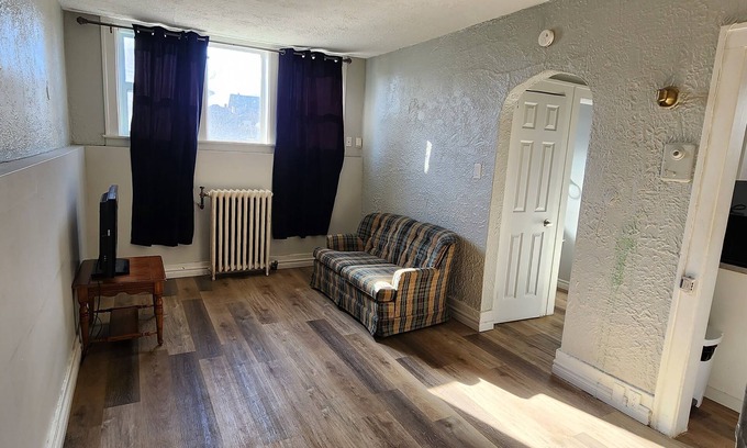 South Central Apartment | Clean 1 bedroom apartment