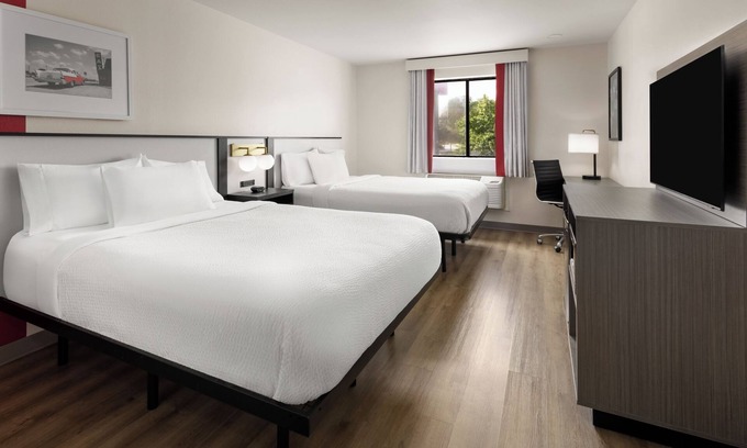 York Hotel | Clean 2 Queen-Bed Room in York just off I-83 Hershey Harrisburg