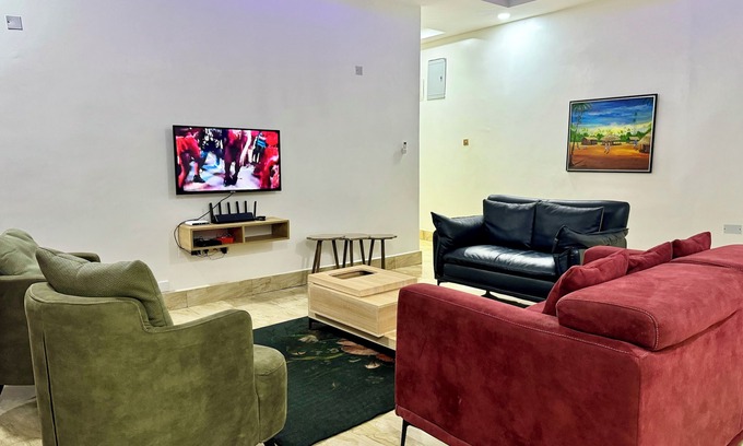 Utako Apartment | CLEAN 2BEDROOM FLAT at UTAKO ABUJA. 24hrs LIT with AC, WIFI & KITCHEN