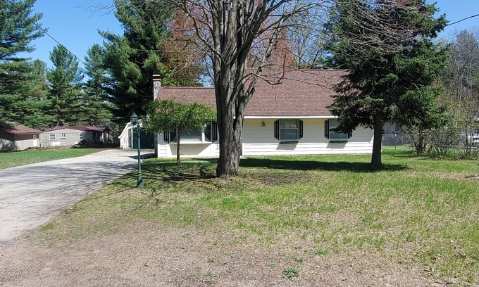 St. Helen House | Clean and cozy Cottage bring your toys! Restaurants,ORV trails and Lake St Helen