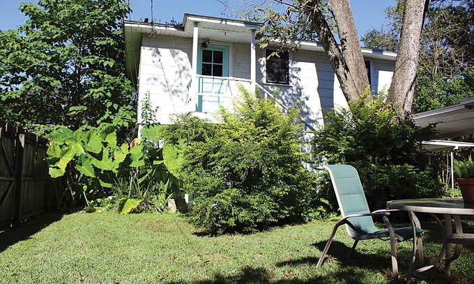 Fairfax House | Clean, Artsy Apartment, Nice Community, Driveway