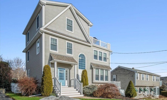 Kenyon House | Clean, Bright and Beautiful and Ocean Views !