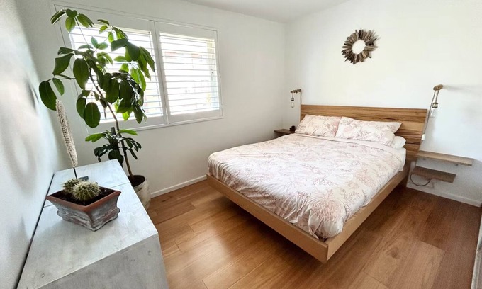Hillsdale Apartment | Clean,bright apartment & CARPORT close to: beach, airport, CBD
