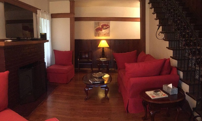 Harters Heights House | Clean & Comfortable House within walking distance to Notre Dame