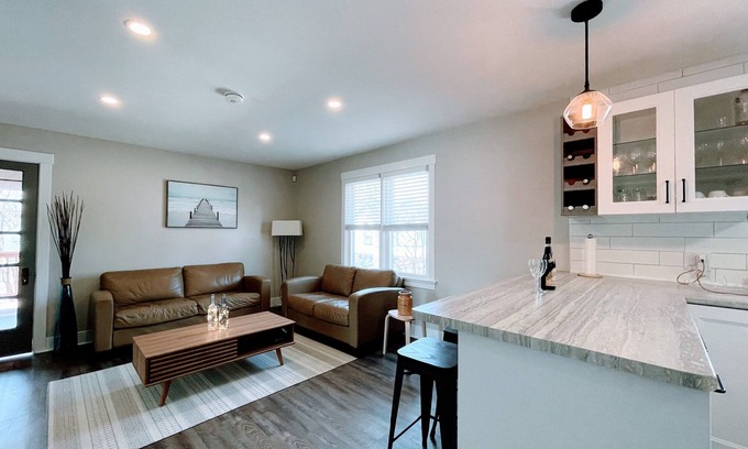 Crystal Beach Cottage | Clean Cottage minutes from the beach and other local beach town amenities.