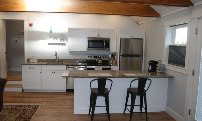 Freeport Apartment | Clean, cozy apartment, 5-minute walk to downtown Freeport.