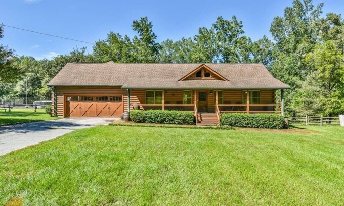 Conyers Cabin | Clean & Cozy Cabin in the Woods