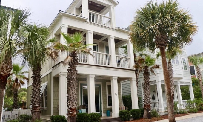 Seacrest Beach House | Clean, Cozy, Convenient - Great for Small Families!