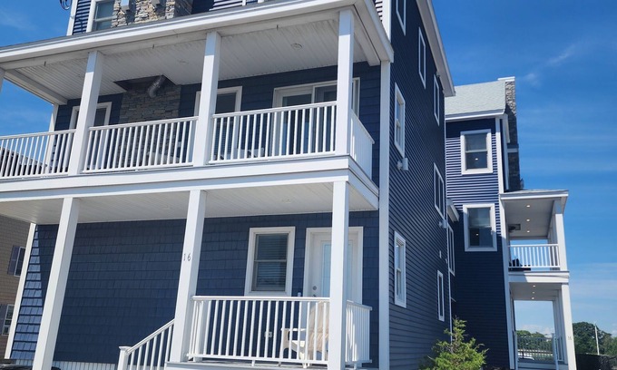 Salisbury Beach House | Clean-Cozy-Comfy. Steps to the Ocean in Salisbury Beach!