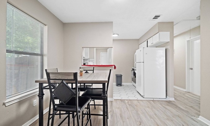 Arena District House | Clean Cozy Home Near Downtown & Riverwalk - Sleeps 10!