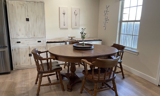 Lubbock House | Clean & Cozy