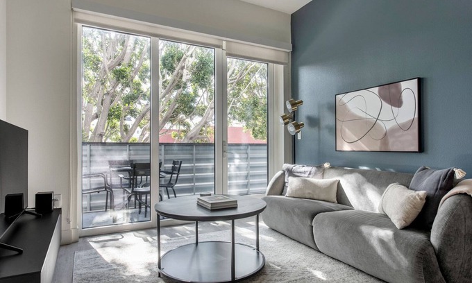 Wilshire Center Apartment | Clean Koreatown 2BR w/Gym, nr Shops, Dining & Metro, by Blueground