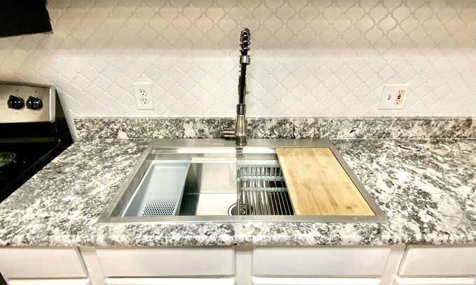Southeast Colorado Springs Apartment | Clean Modern Eastside Apartment