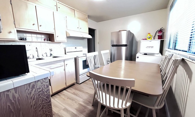 Northeast Heights House | Clean quiet 3BR home with AC, garage and fenced backyard