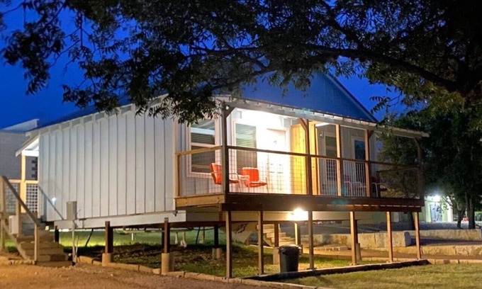Kerrville Cabin | Clean River View Double Queen Beds Cabin #22