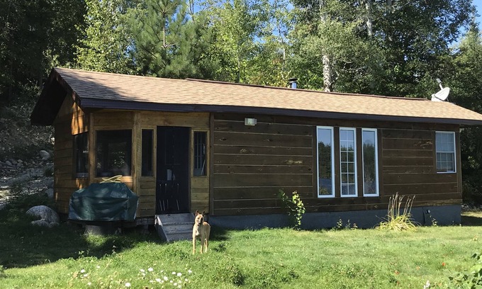 Sudbury Cabin | CLEAN Romantic Cabin Lakeside Sauna/Tub and Fire Pit