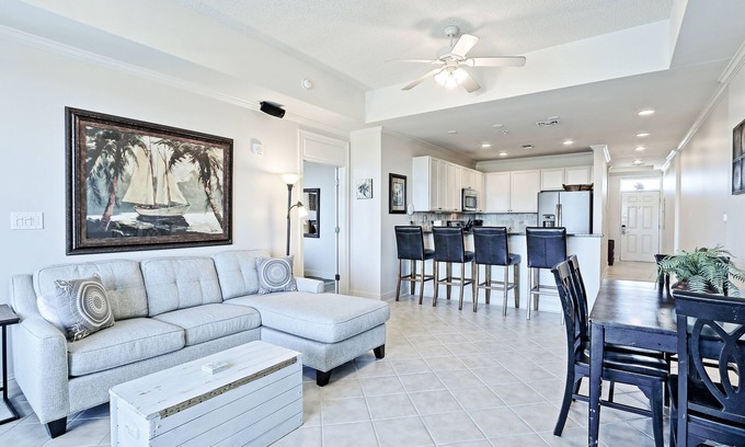 Orange Beach Condo | Clean & spacious Canalfront condo with pool & hot tub on-site, gorgeous sunsets
