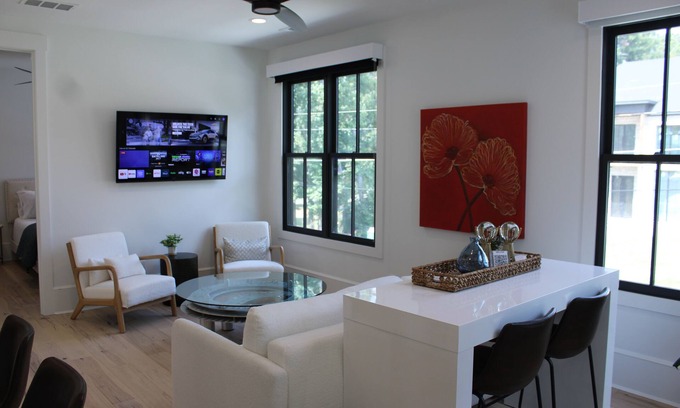 Alpharetta Apartment | Clean, Stylish 1 Bedroom Apartment - Minutes from Downtown Alpharetta/Avalon
