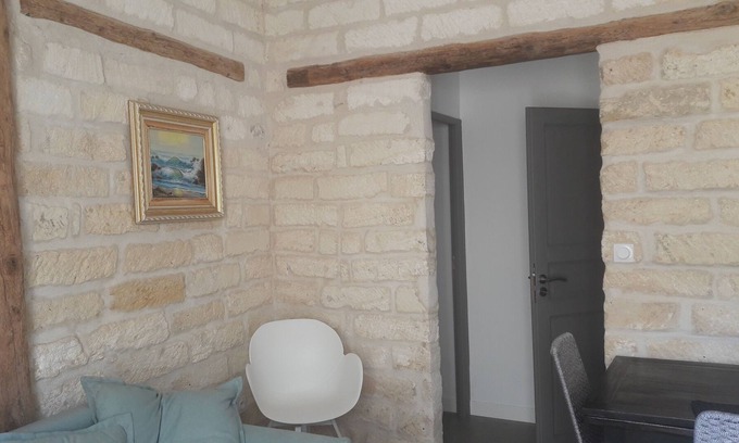 Gambetta Apartment | CLEAR GROUND FLOOR APARTMENT CLOSE TO THE HISTORICAL CENTER