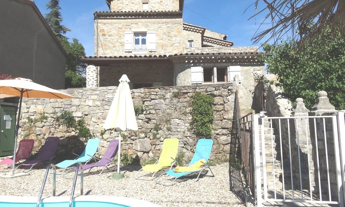 Saint-Paul-le-Jeune House | Clear waters, "le lavoir" guest house