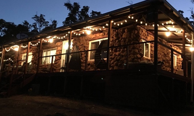 Darradup House | Clearhills-charming, private cottage