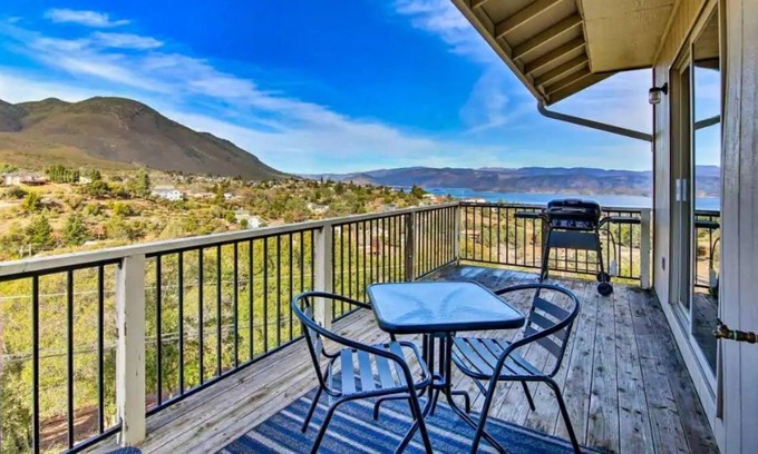 Kelseyville House | Clearvue Crest ~ Lake View Stunner in Wine Country