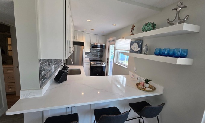 Island Estate Condo | Clearwater Beach/Island Estates/Waterfront 2 Bed 1.5 Bath