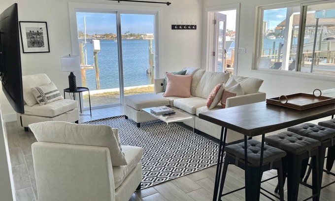 Bay Esplanade Apartment | Clearwater Beach Retreats at Bayside View 3