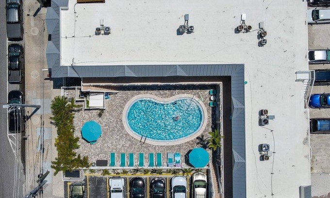 Bay Esplanade Condo | Clearwater Beach Suites #106